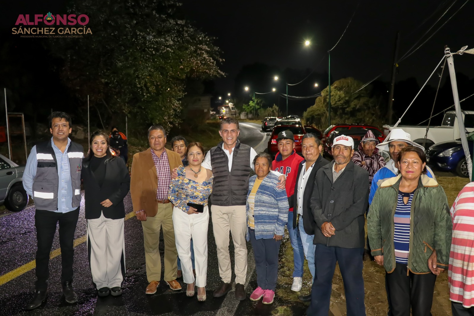 Cumple alcalde Alfonso Sánchez su compromiso con habitantes de Atlahapa; inaugura iluminación en Avenida Insurgentes
